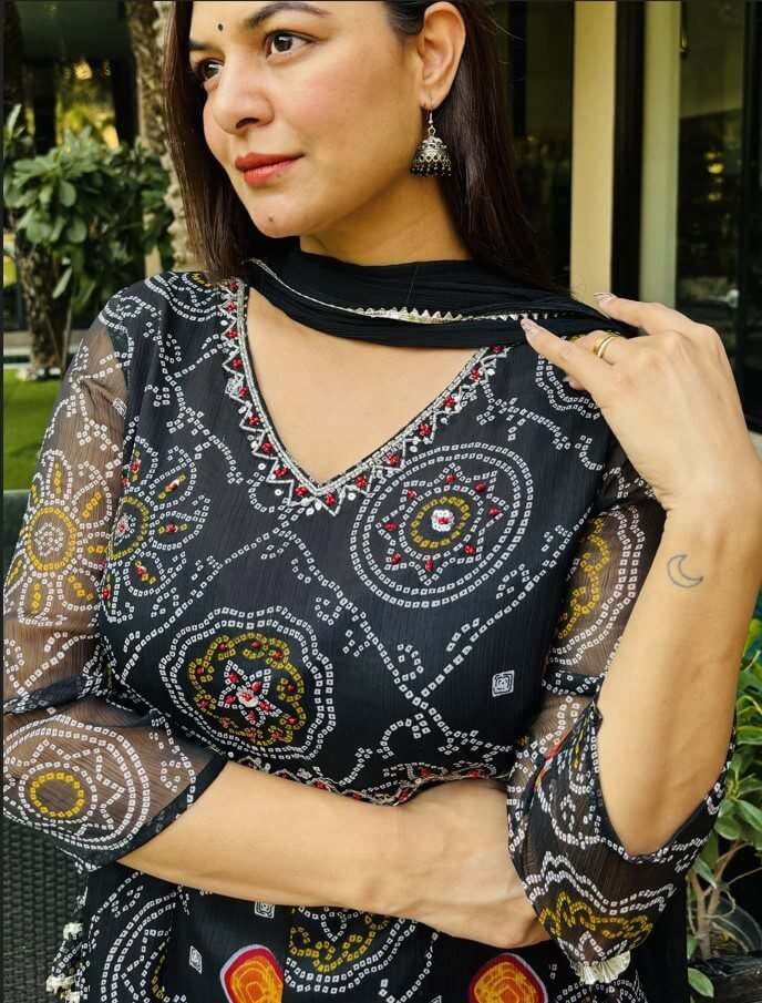 Upgrade your style with a Black Chiffon Bandhani Printed Anarkali Suit Set. image 4