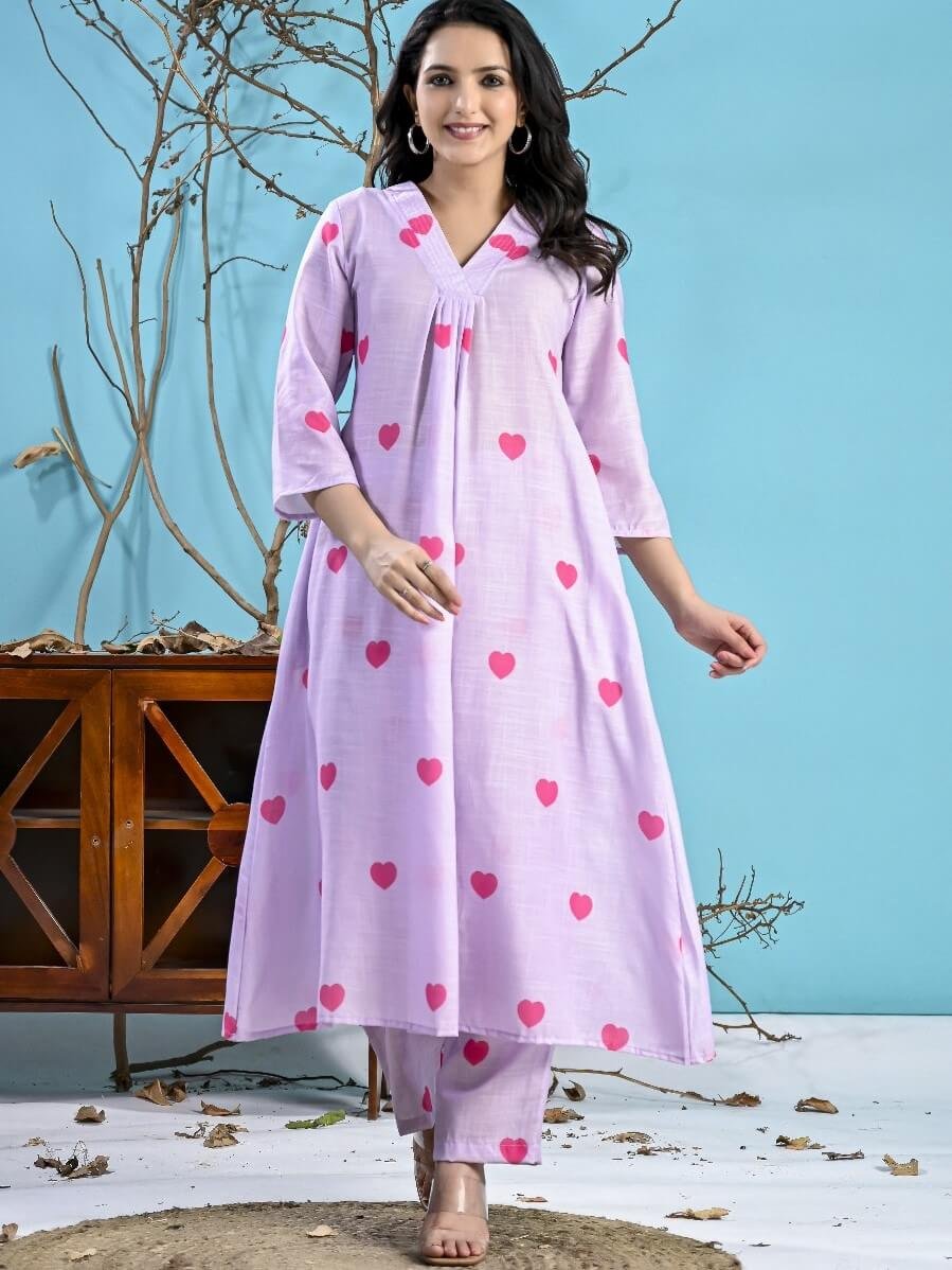 Enjoy the Stylish Look with the Lavender Cotton Heart Print Outfit Set image 2