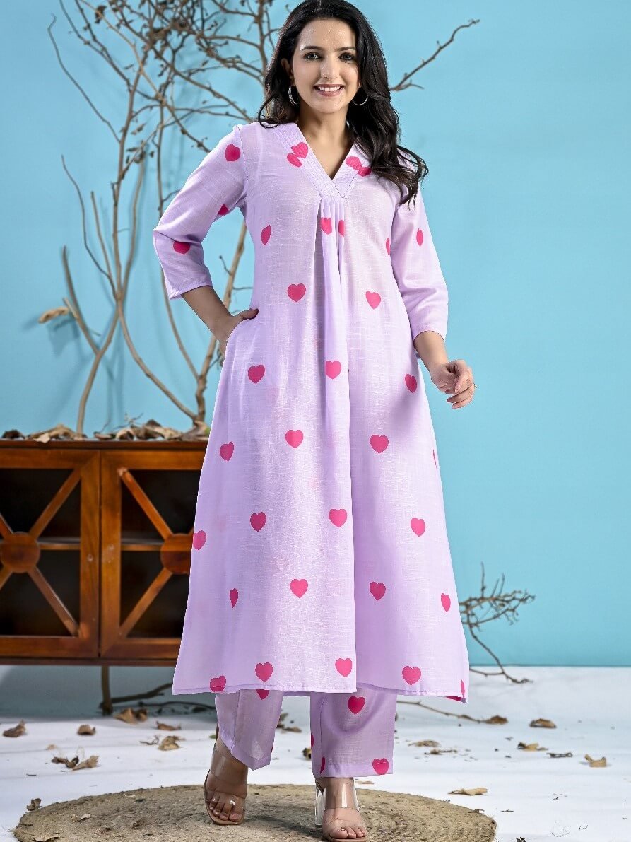 Enjoy the Stylish Look with the Lavender Cotton Heart Print Outfit Set