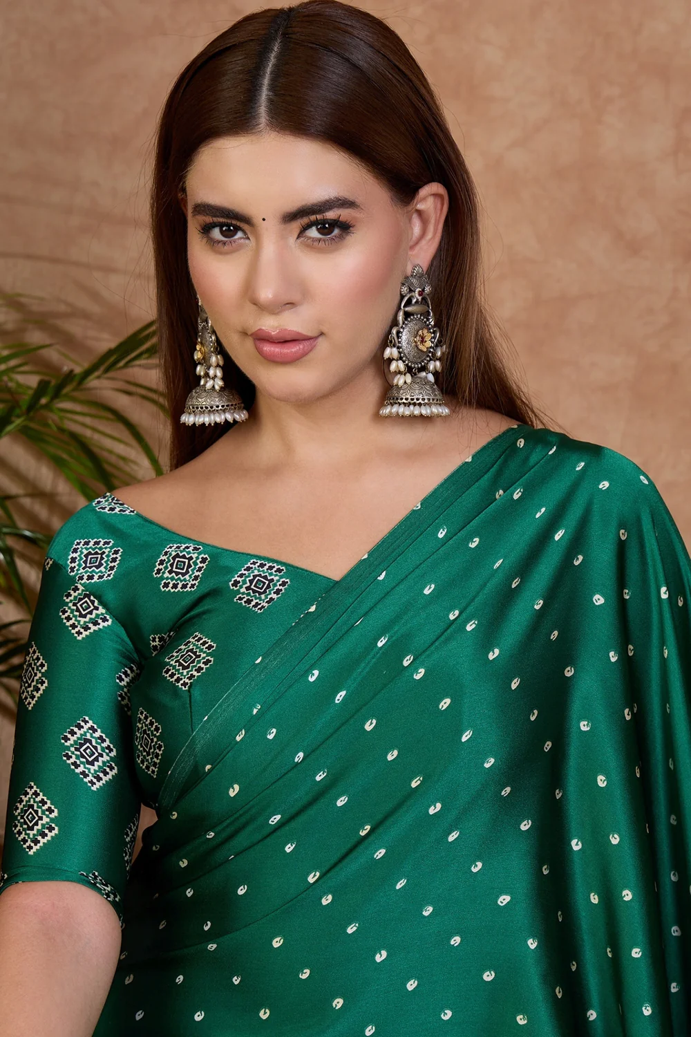 Step into style with a green semi-modal saree and blouse piece. image 3