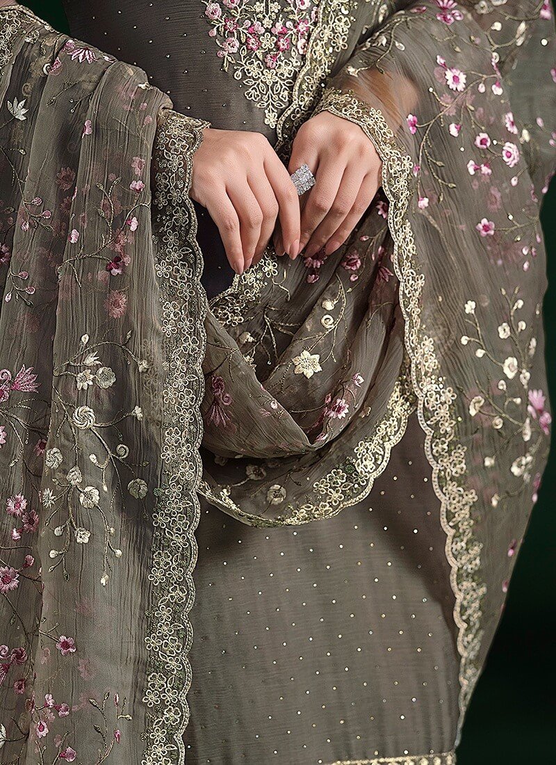 Look stylish with the Grey Embroidered Chiffon Semi-Stitched Salwar Kameez Set. image 3