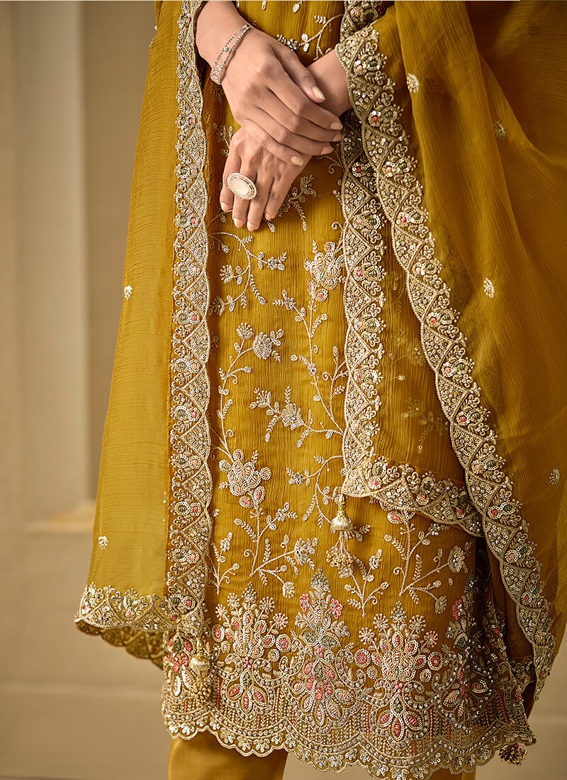 Experience elegance with Mustrad’s embroidered and Jarkan organza chiffon straight-cut salwar kameez. image 4