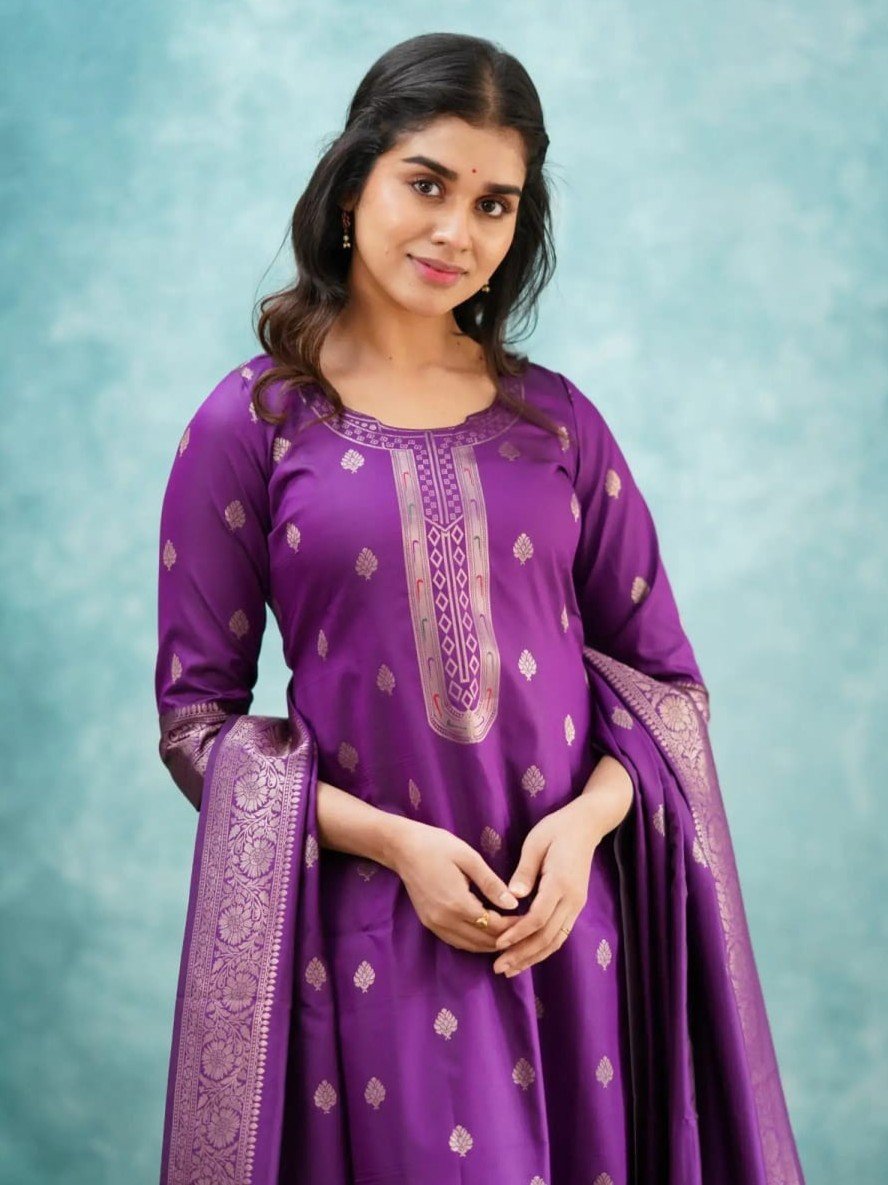 Glow and Sparkle with the Purple Paithani Silk Kurta Set