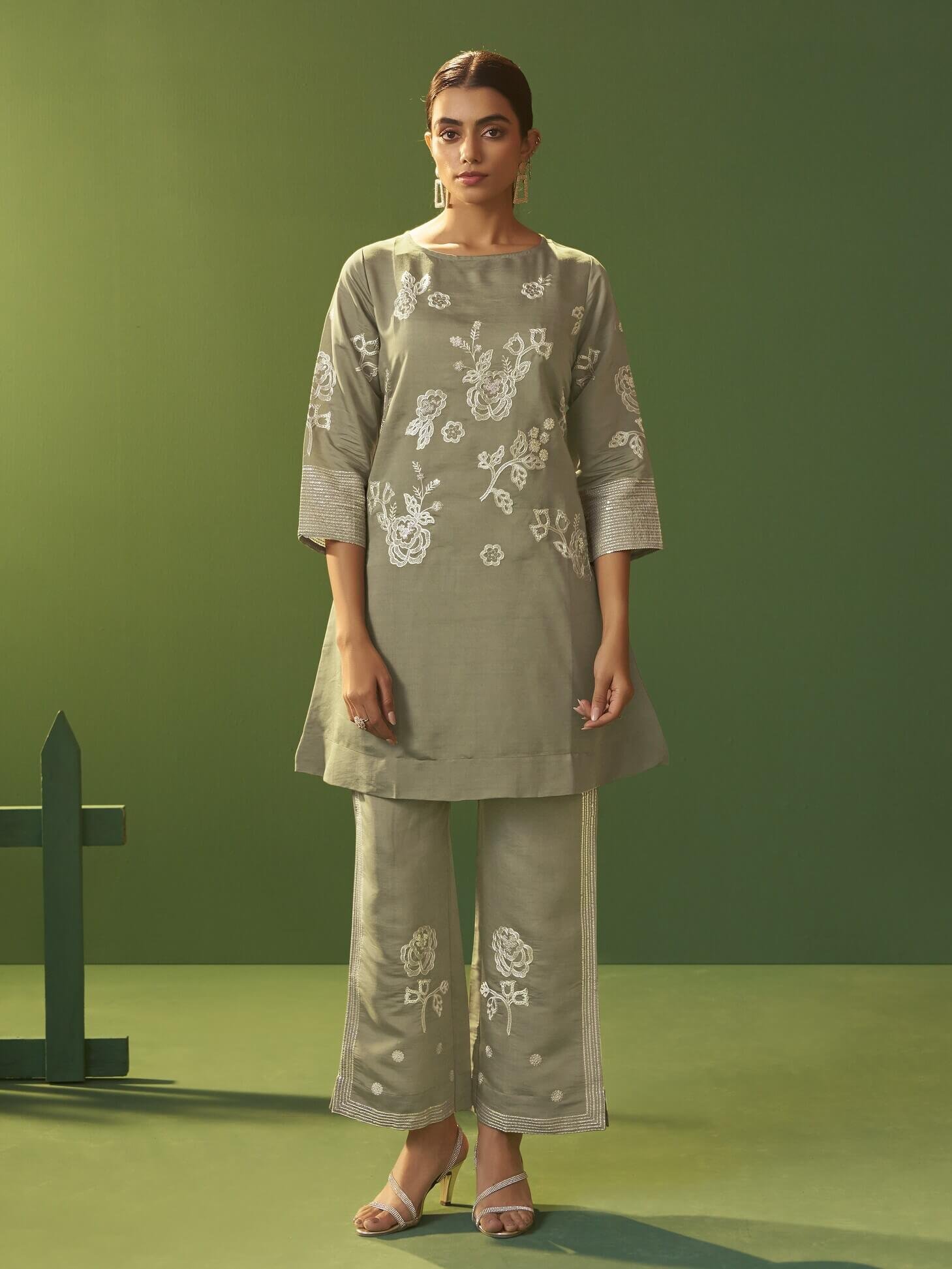 Improve your style with a grey embroidered Roman silk matching set.