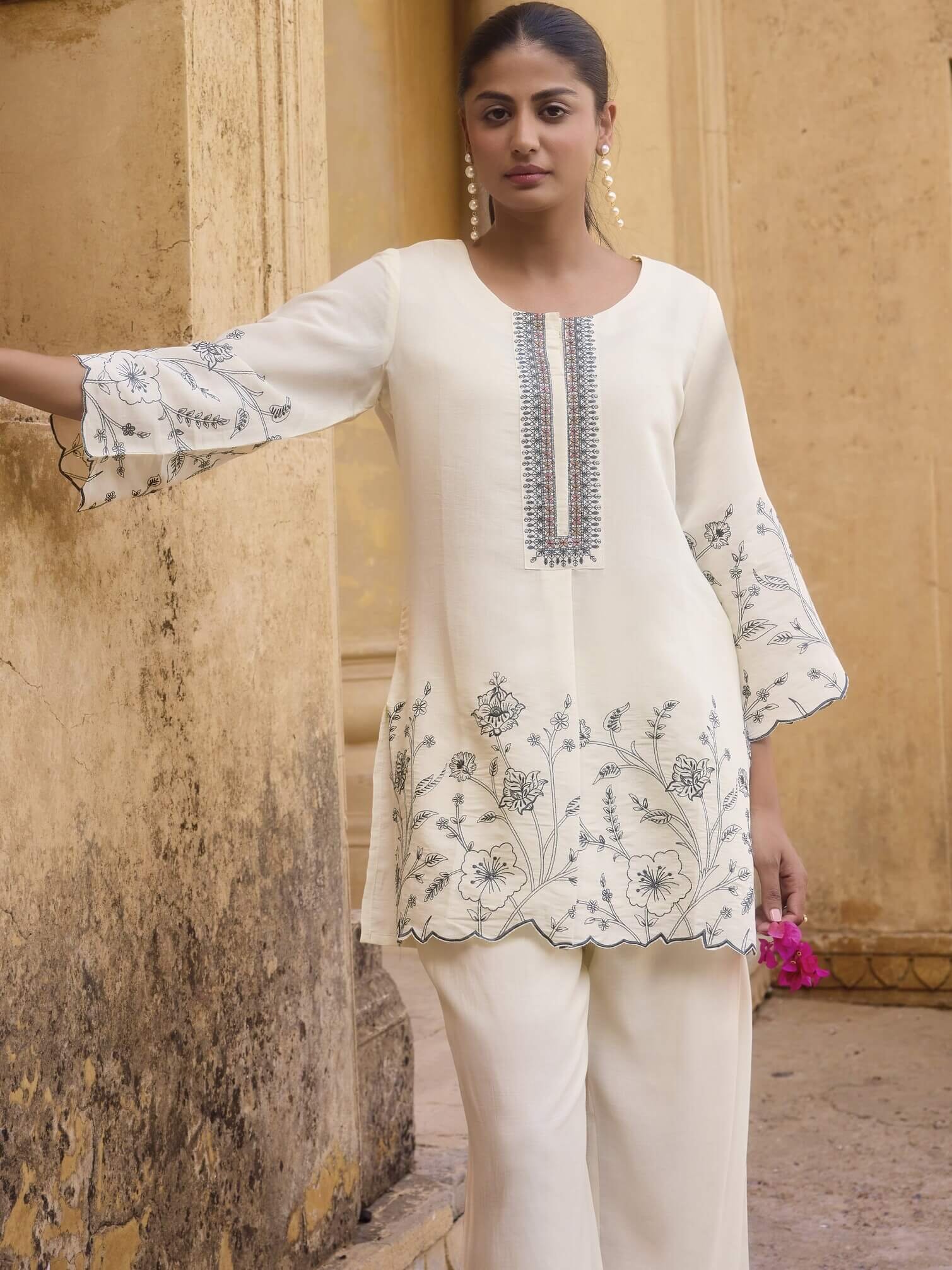 Glow and Sparkle with an Off-White Roman Silk Set with Embroidery image 3