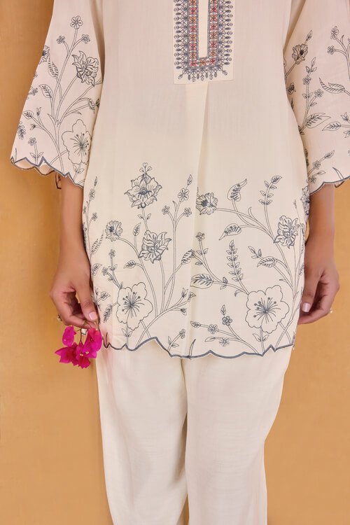 Glow and Sparkle with an Off-White Roman Silk Set with Embroidery image 4