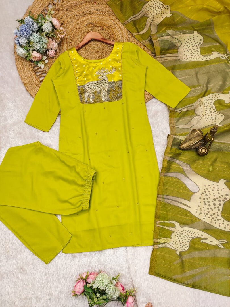 Upgrade your style with the Green Roman Silk Kurta and Pant Set, paired with a Zari Weaving Dupatta. image 3